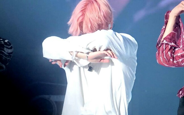 [60帧]边伯贤190728 Call Me Baby [cr.bhj_9256]
