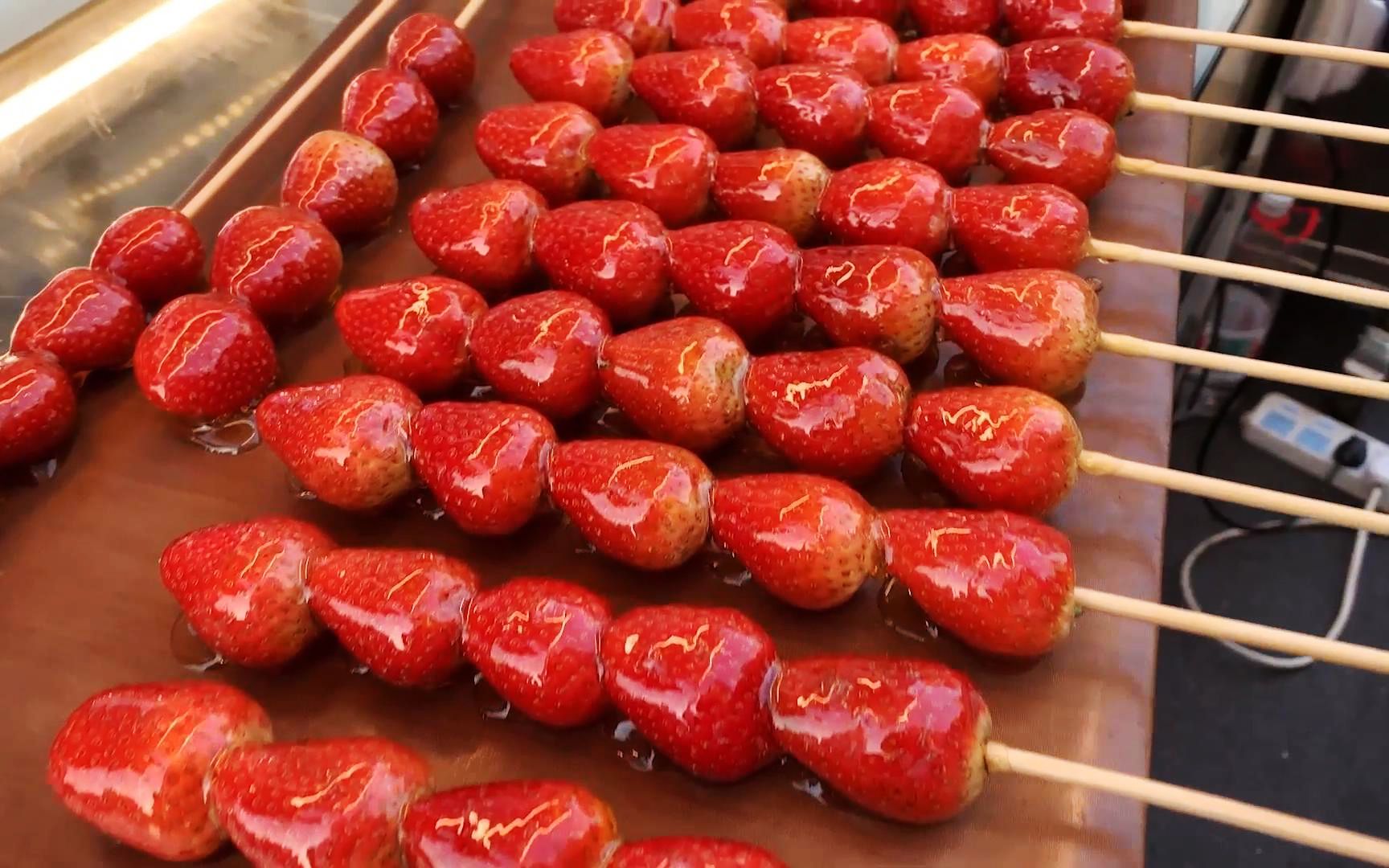草莓山楂糖葫芦照片图片