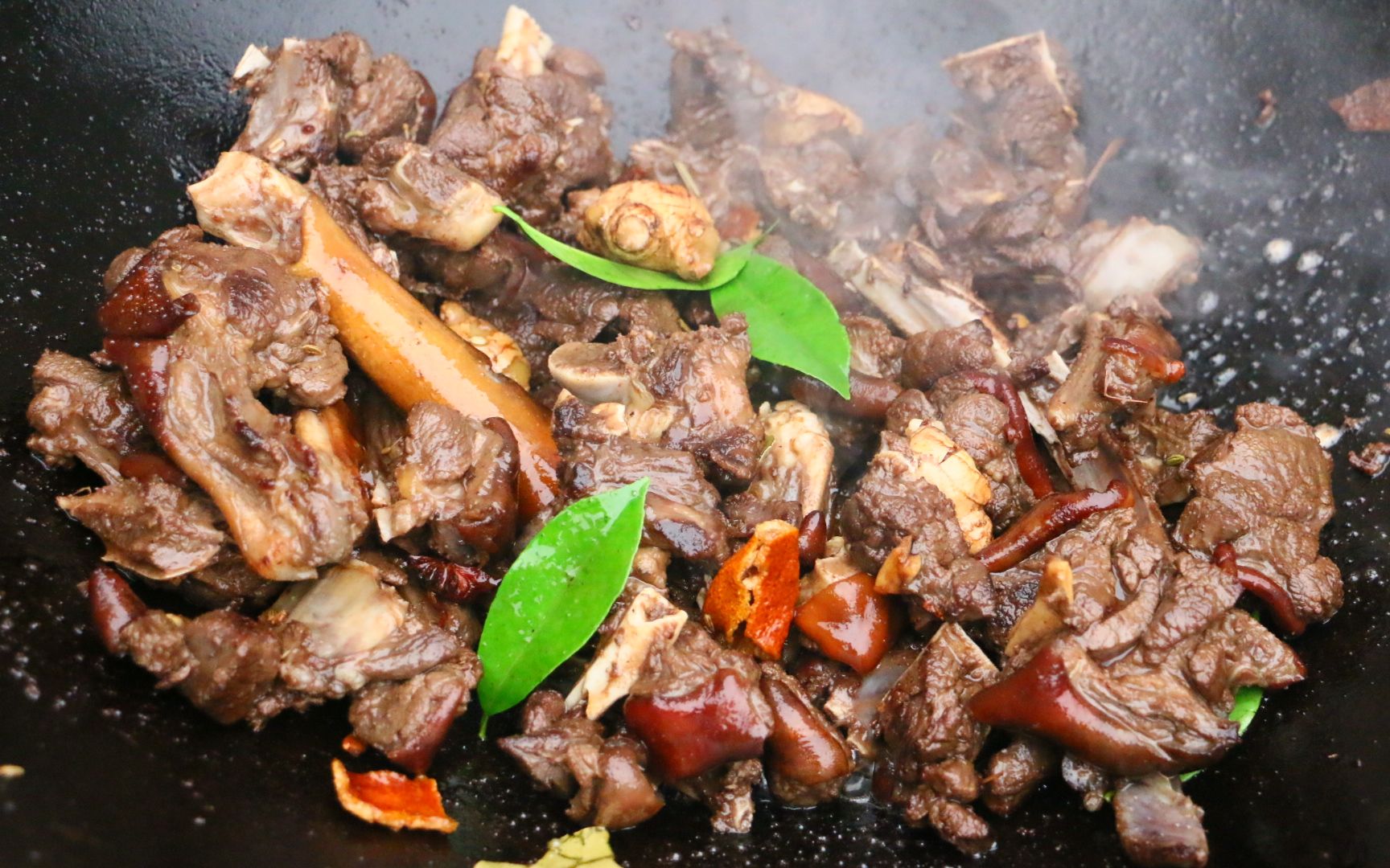 广西农村最喜欢的狗肉做法,全程都是用酒炖,出锅真是太香了
