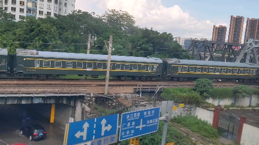 遇上同行的綠皮火車