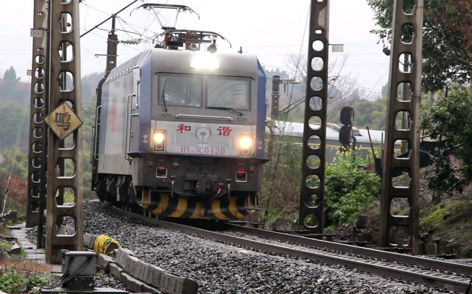 5635次列车正线通过凌家场站,往大山铺方向