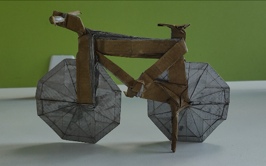 折纸花费5个小时打造的纯手工纸质自行车