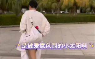 提醒莎莎注意保暖的邱老师