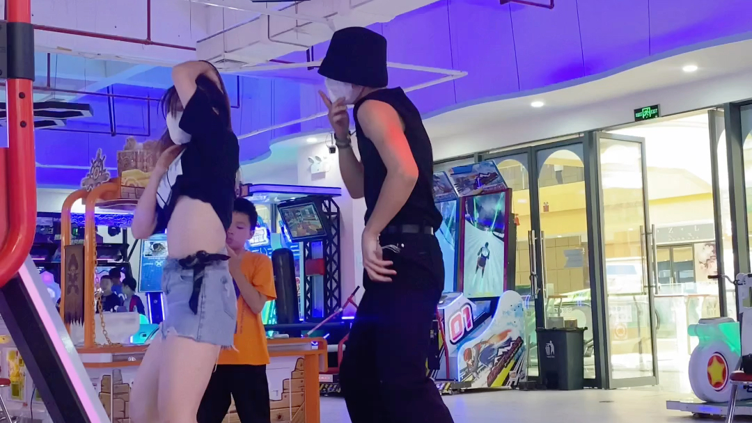 跳舞机me like yuh情侣模式,应该是全网第一人吧