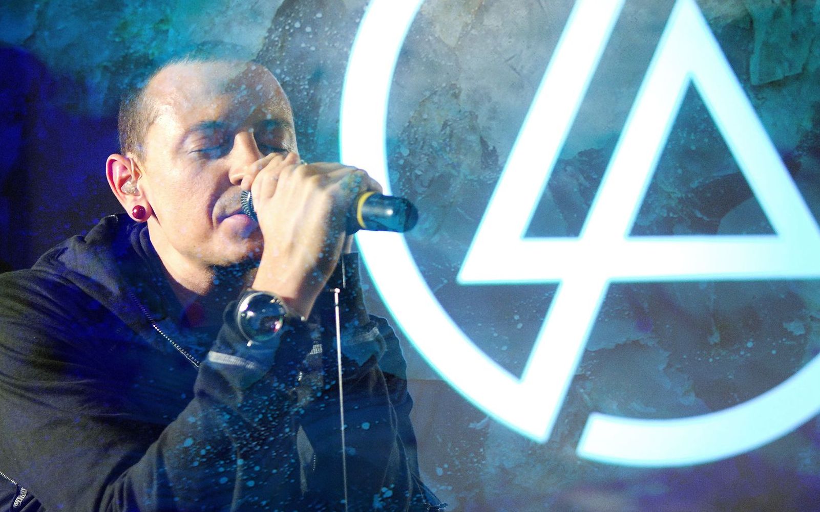 纪念老查chesterbennington现场版crawlinglinkinpark全程泪目