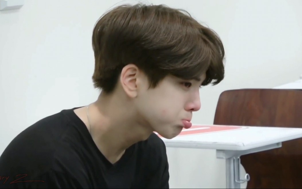 金泳勋小哭包勋勋被泪水浸湿的小面包合集