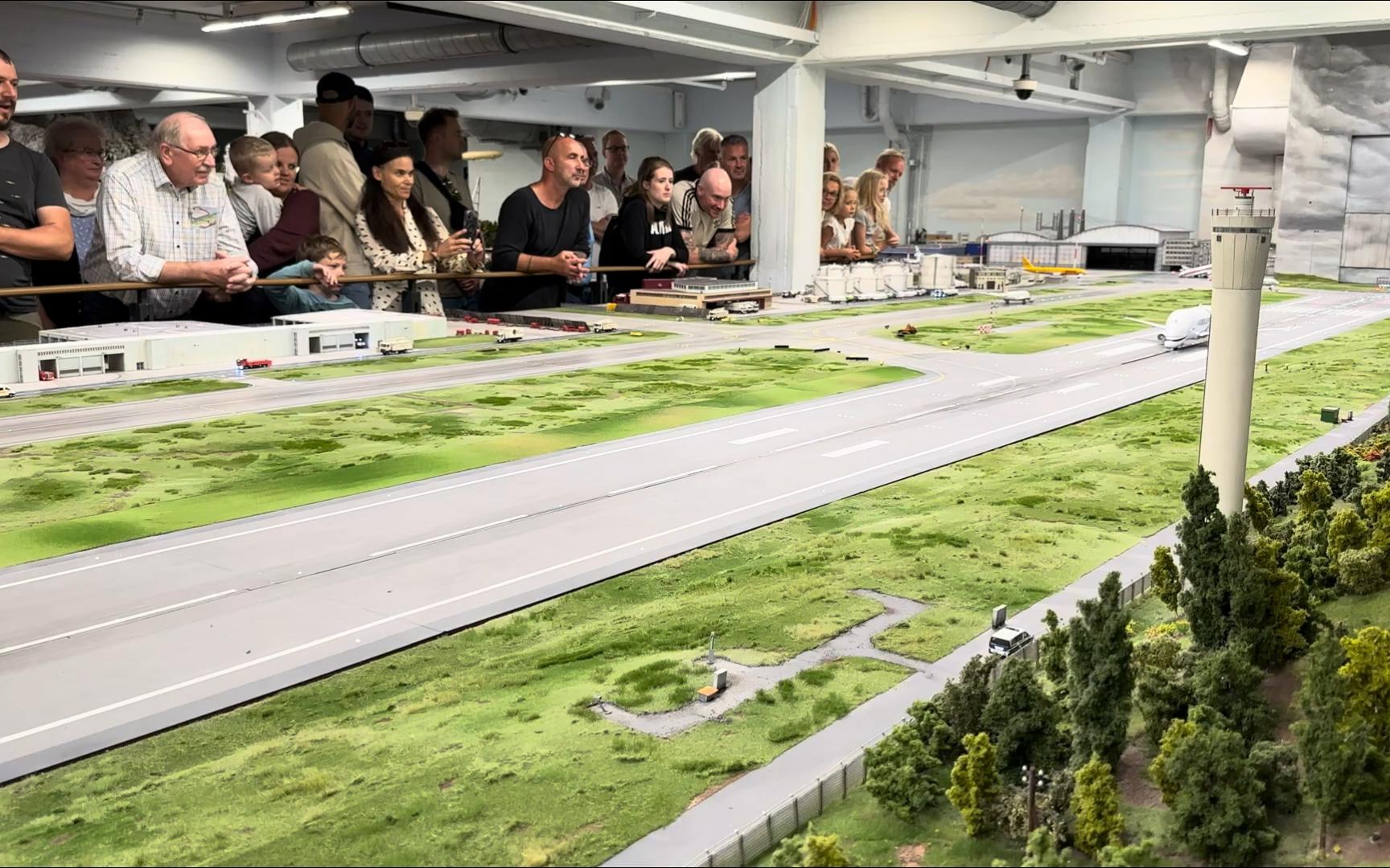 纳芬根机场 - 模型机场的细节是如此完美!