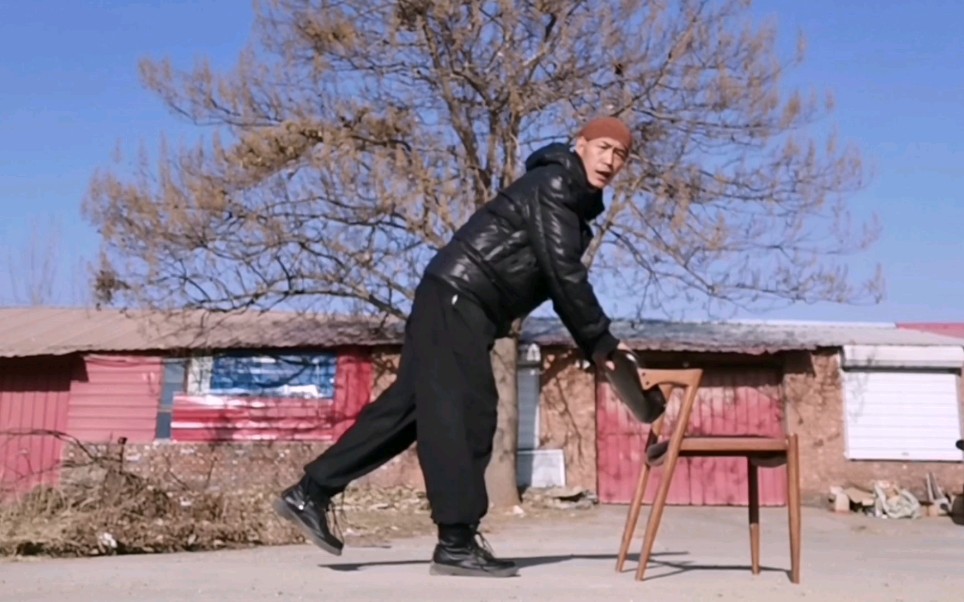 活动作品大叔分解霹雳舞中的月球飘滑步