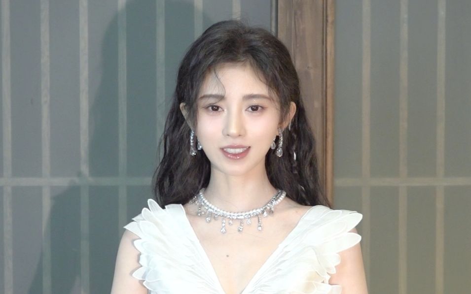 鞠婧祎白开水妆发型复刻大方脸卷发方法韩国女团大波浪卷日常发型