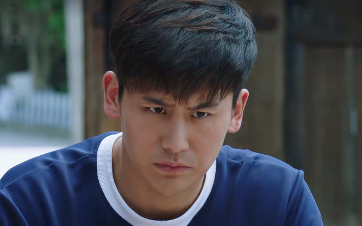 咱家03大姐告知父母郭虎与兰馨恋爱一家人在饭桌上不欢而散