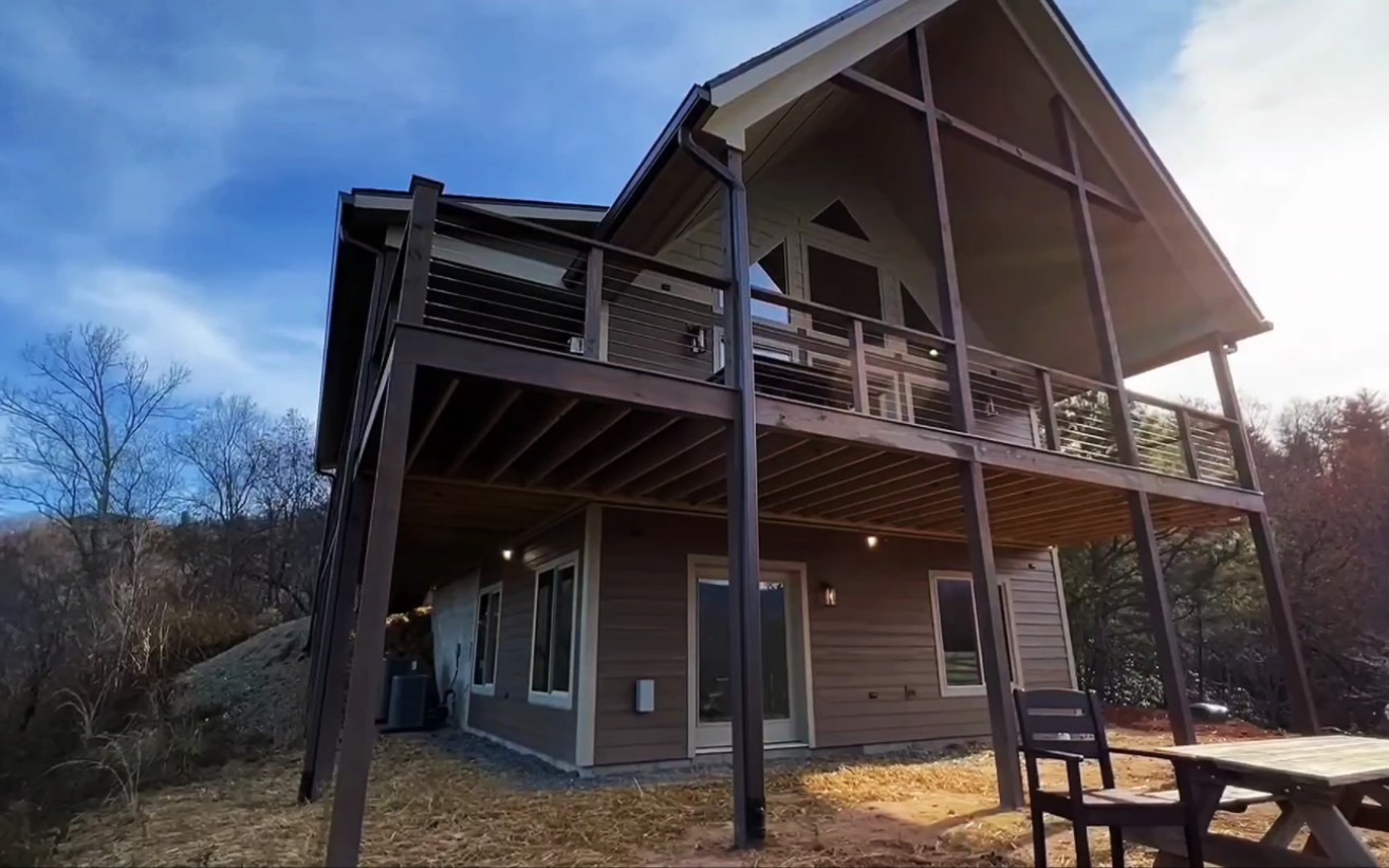 建在荒野竹林中的豪华木屋,这样的木质别墅建造你觉得怎么样?