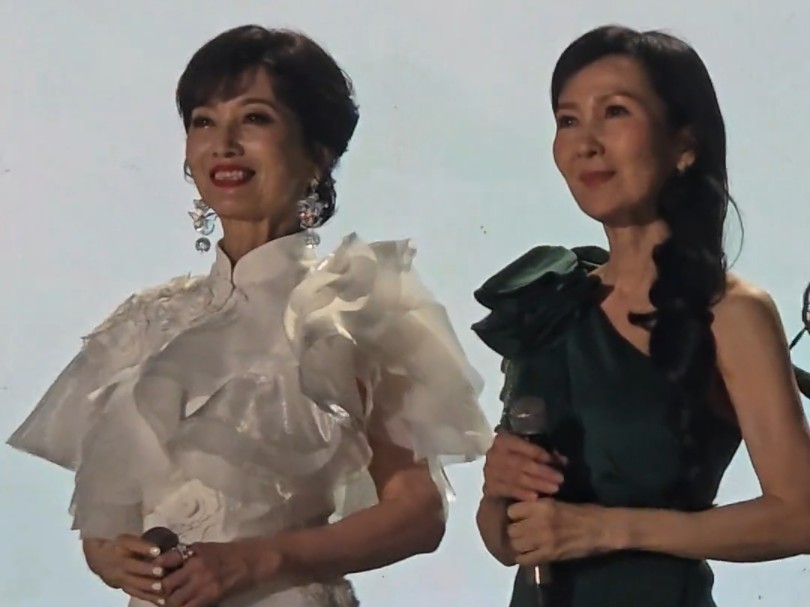 赵雅芝&陈美琪&叶童一家人终于团圆了杭州新白娘子传奇30年演唱会演出