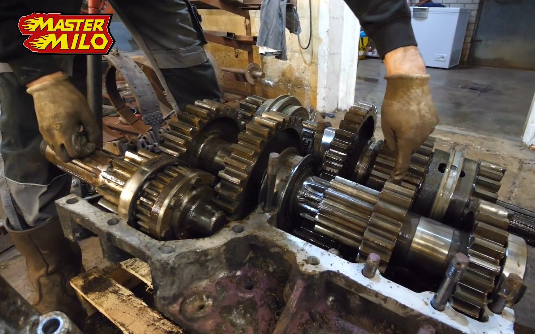 坦克翻新中文字幕第二十八弹坦克变速箱拆解翻新