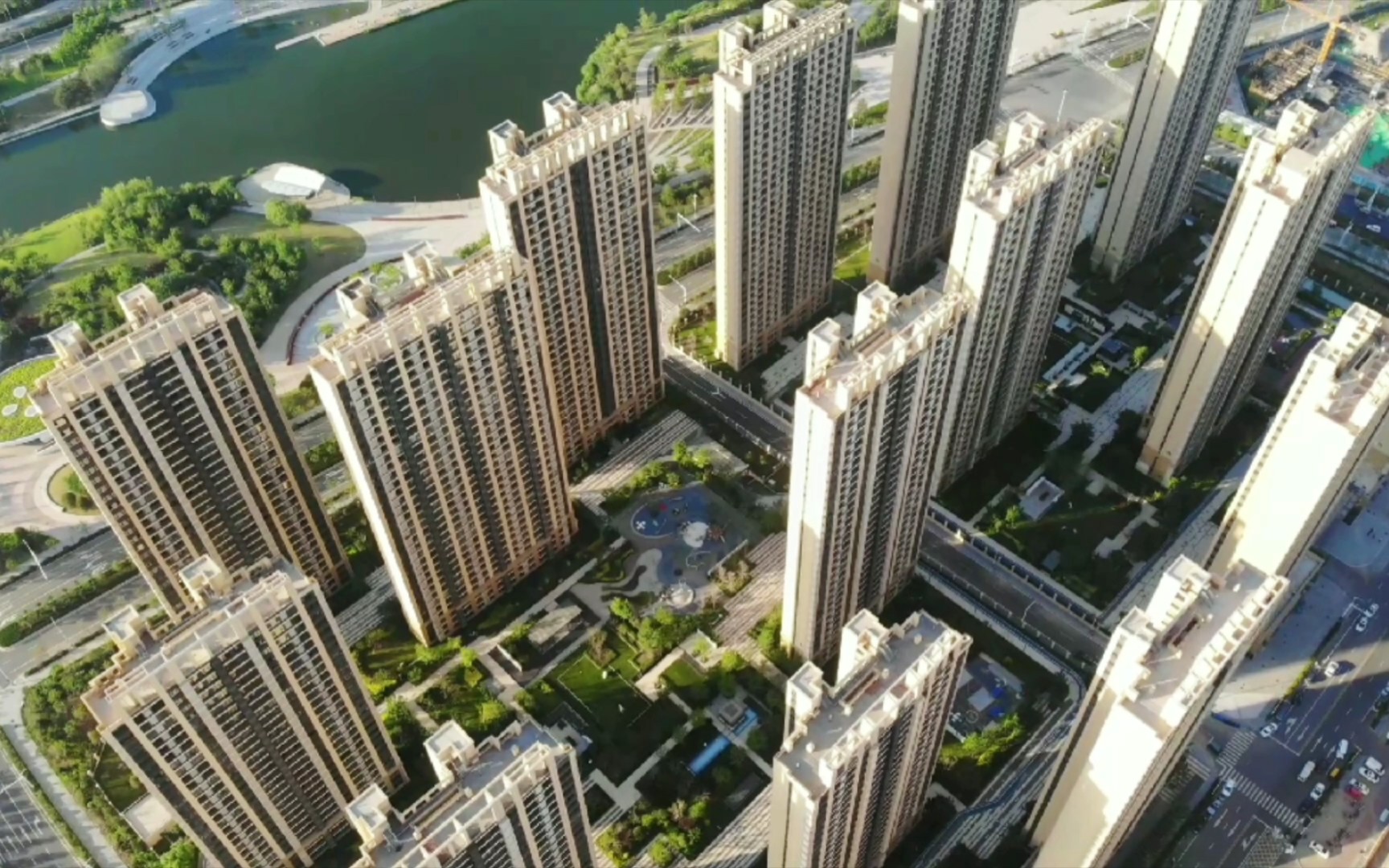 大疆御air无人机飞跃百米高空,航拍龙湖楼盘,漂亮!_哔哩哔哩_bilibili