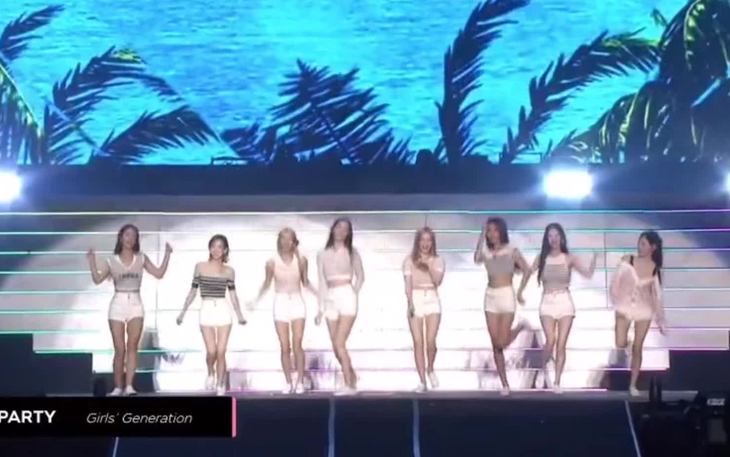 [图]Party+Forever 1 - 少女时代 SM家族演唱会 Girls’ Generation (SNSD) @SMTOWN Live 2022