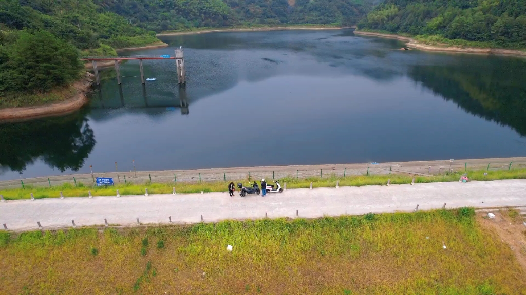 精力旺盛午休打卡板木溪水库