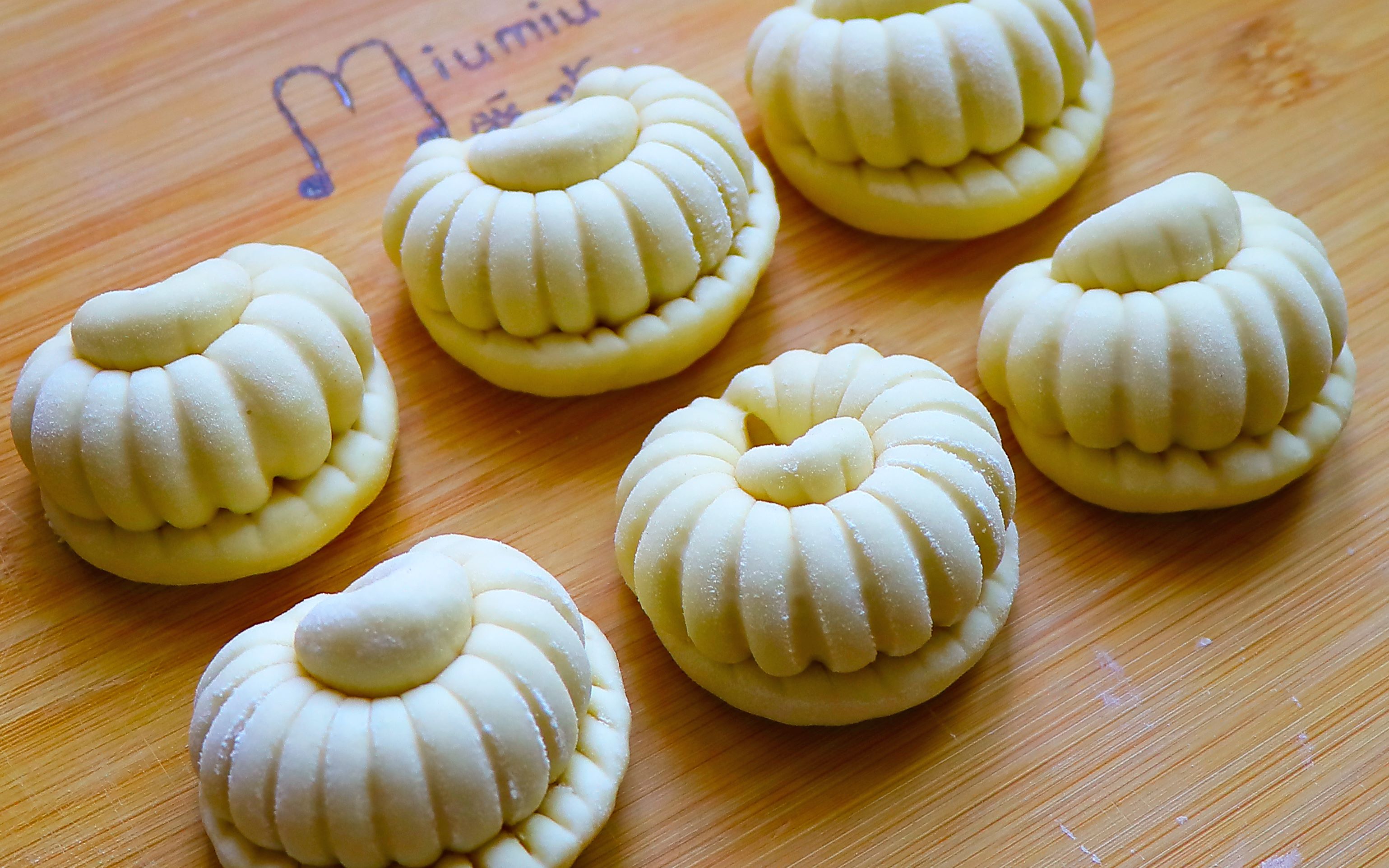 懒人面点这样做简单又漂亮,筷子压一压,做出来太美了