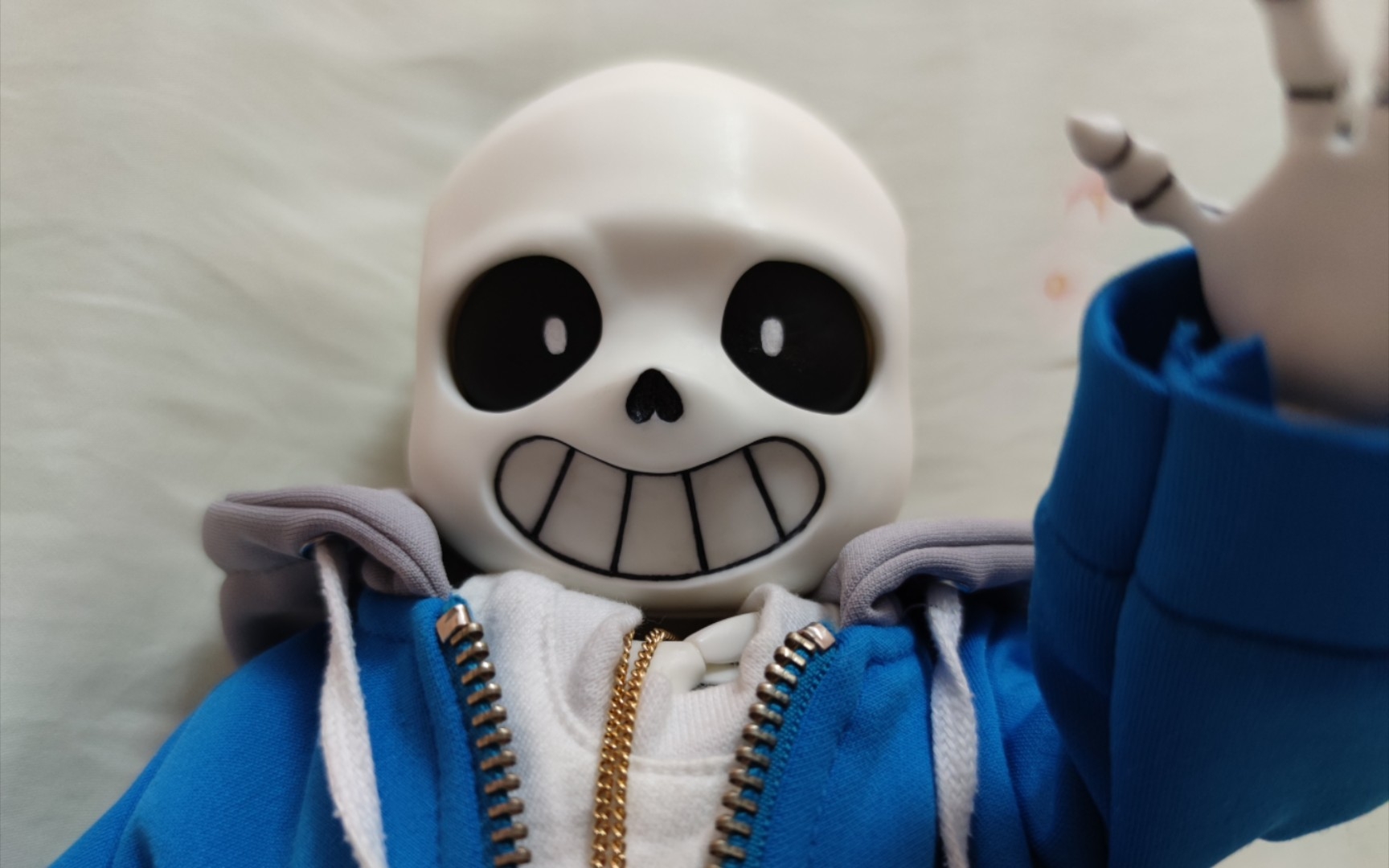 因为上班太累找了sans靠靠,sans竟然摸我头安慰我了,好开心!