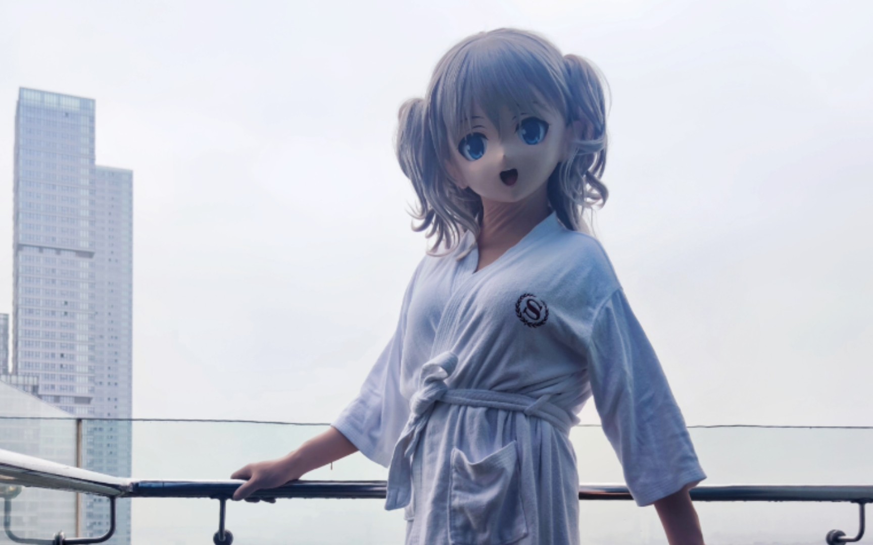 kigurumi阳台上有只奈绪