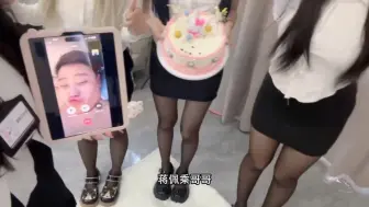 Download Video: 【猫咪日记本举牌】蒋佩乘哥哥 今天是你的生日 生日快乐哦