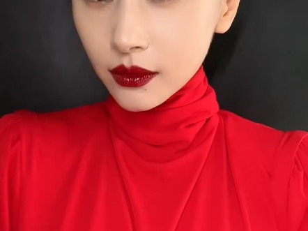 王子文的口红也太好看啦 红艳艳