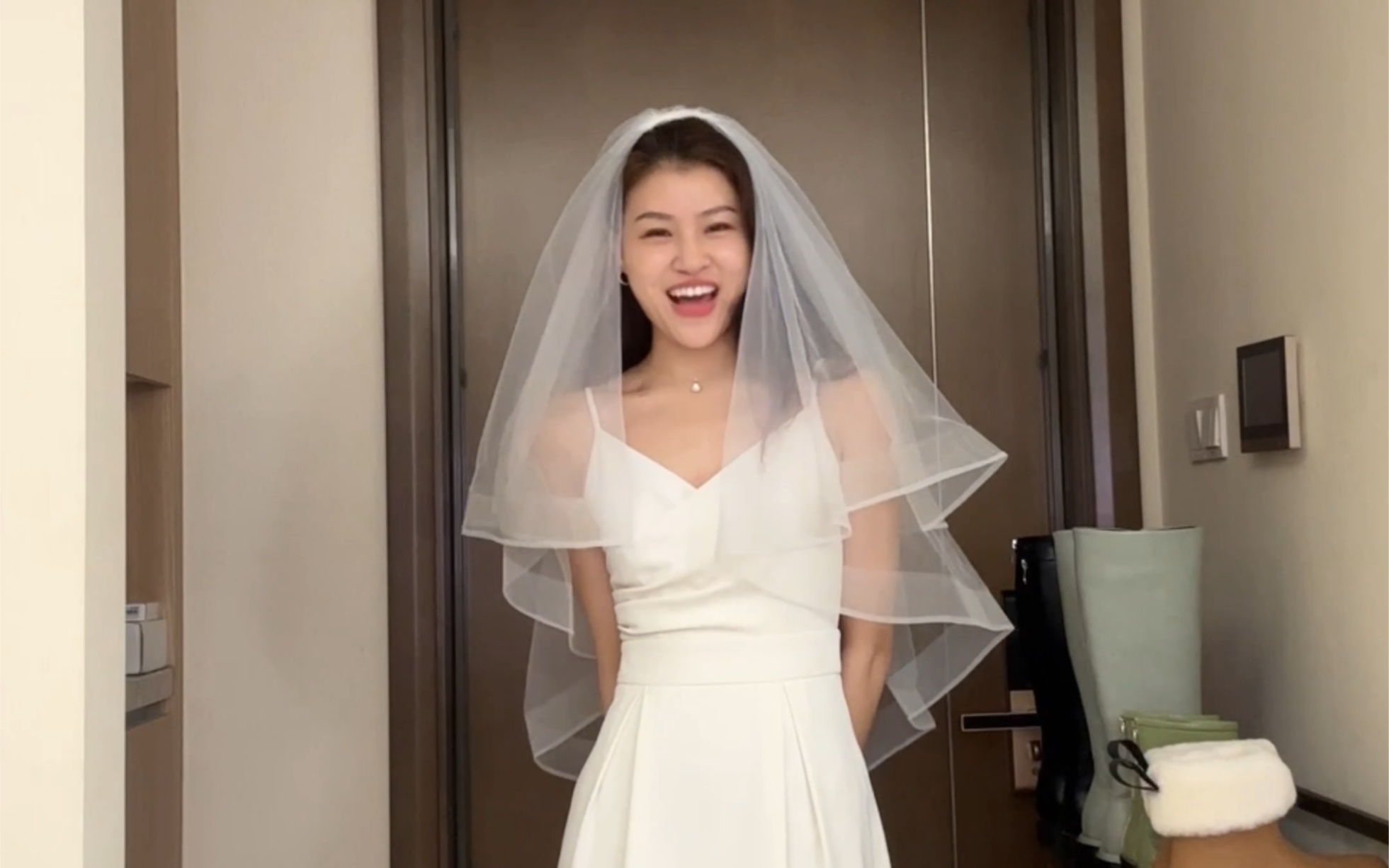 张阿星|超美的白色吊带连衣裙来啦!