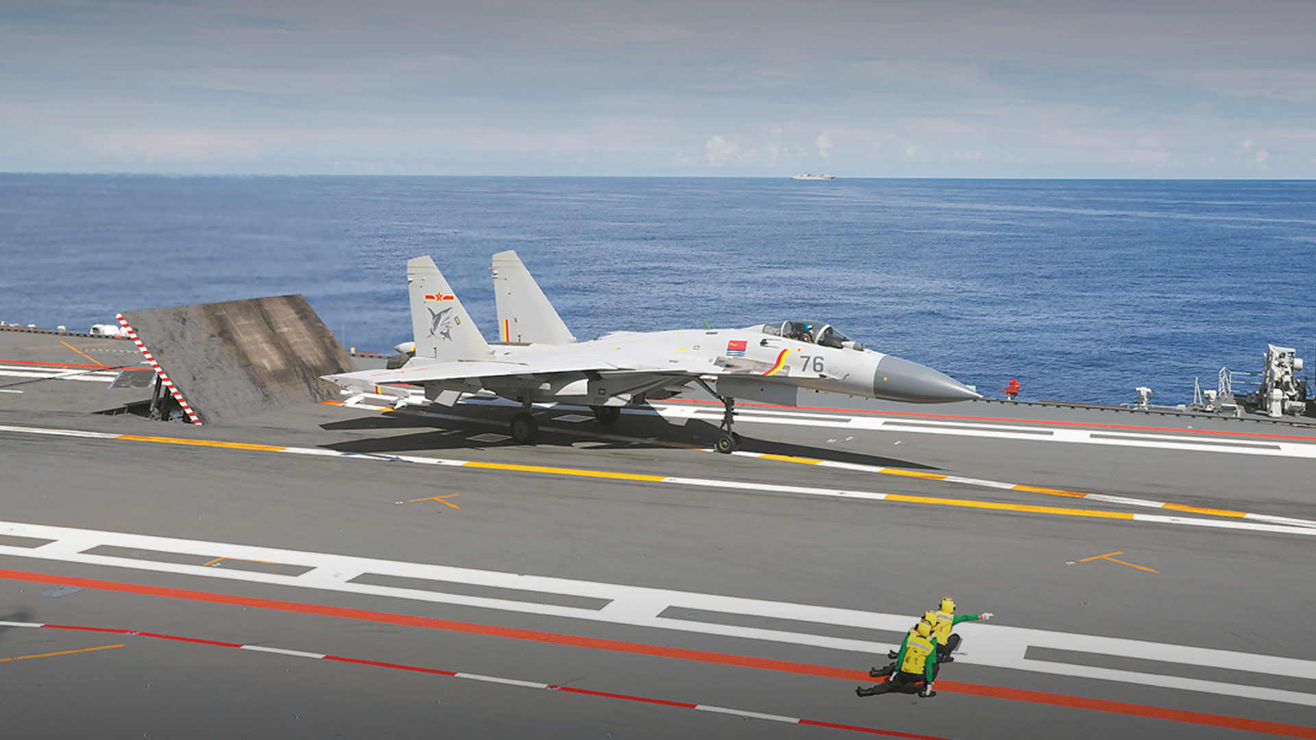 山东舰三天内共完成120架次舰载机起降!高强度出动有何意味?