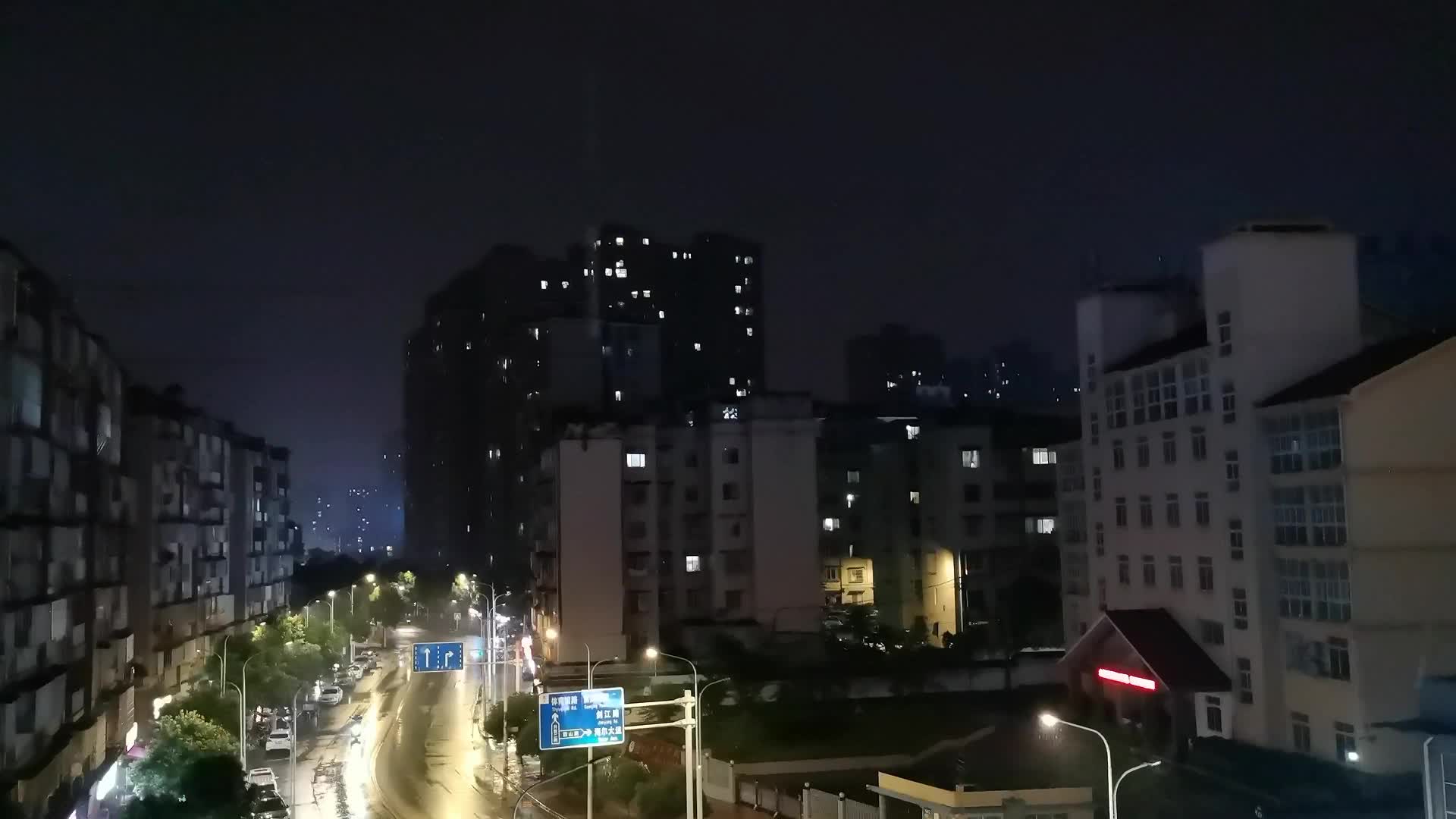 [图]Listen to the rhythom of the falling rain