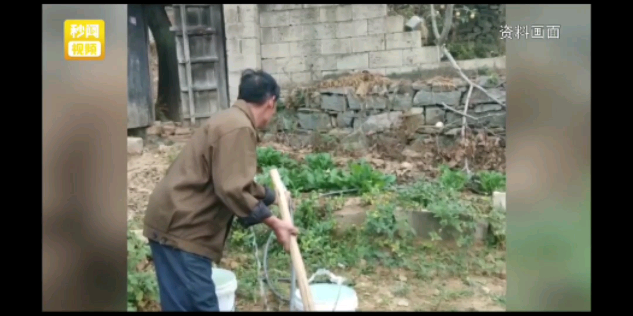 退休老师帮女学生贷款18万被拉黑后续:已还清贷款,还完大哭了一场哔哩哔哩bilibili