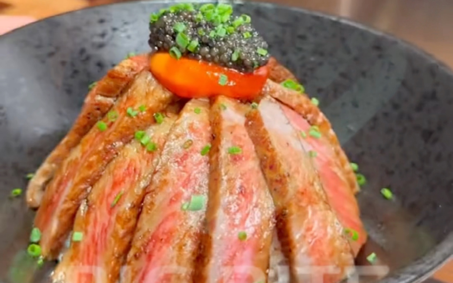 和牛鱼子酱盖饭