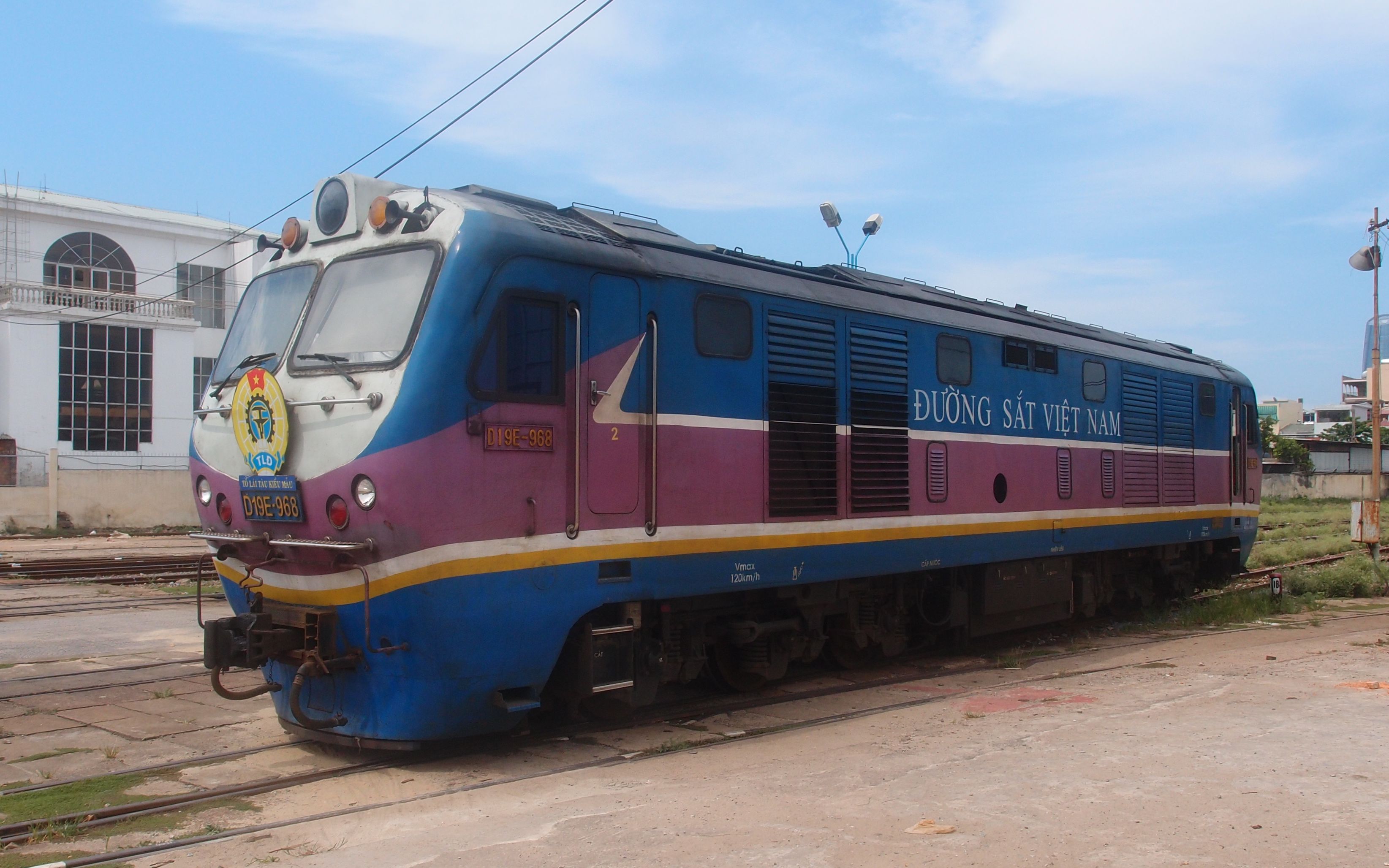 【搬运视频】【世界铁路】来自资阳的"小芭比娃娃"——越南铁路d19e型