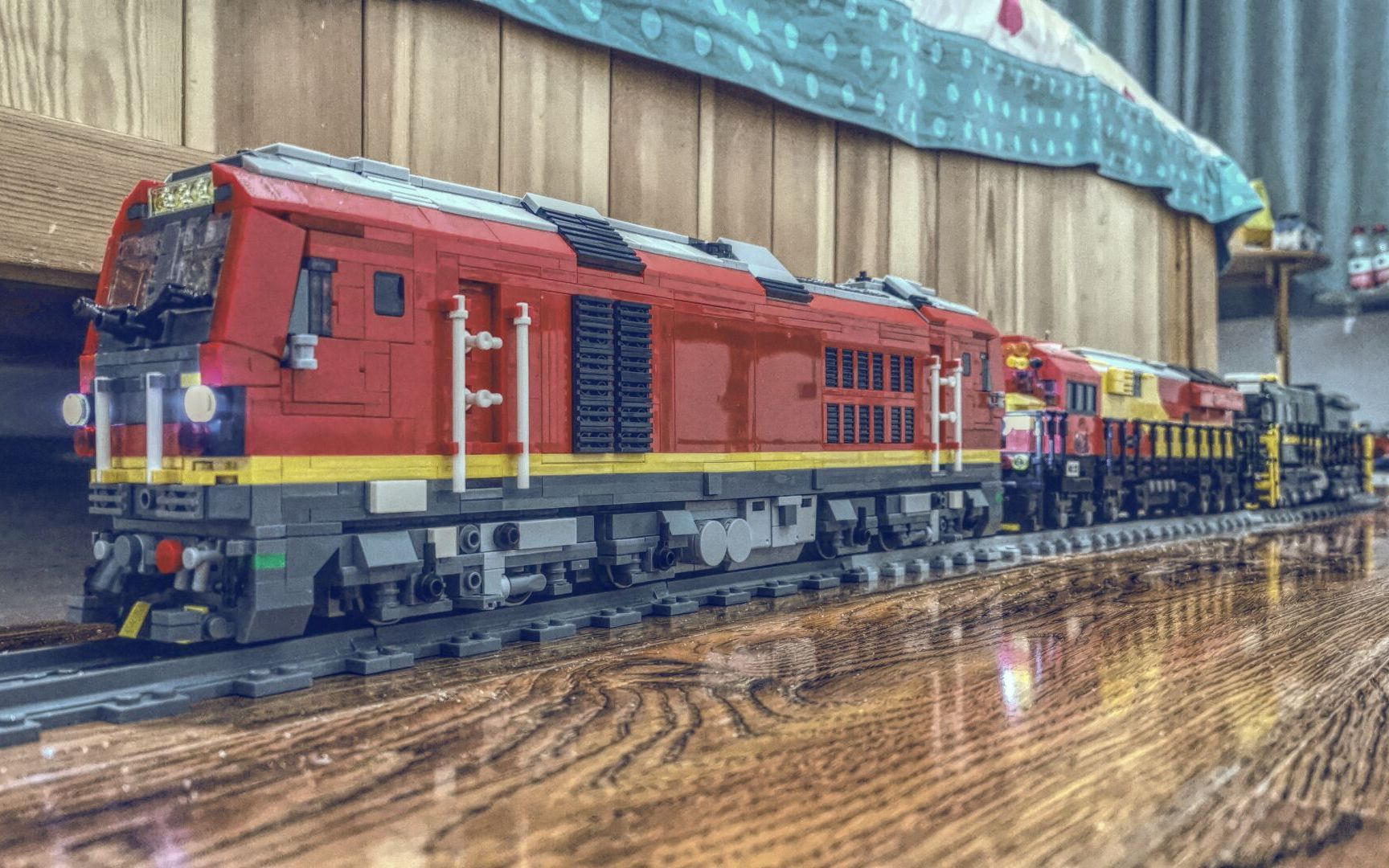 乐高式火车中国铁路复兴型fxn5c型内燃机车试运转