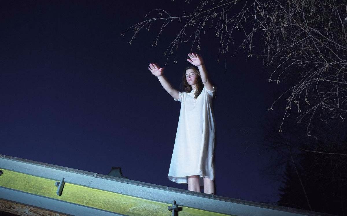 为什么梦游的人闭着眼睛走路不会摔跤?看完终于解答了多年疑问