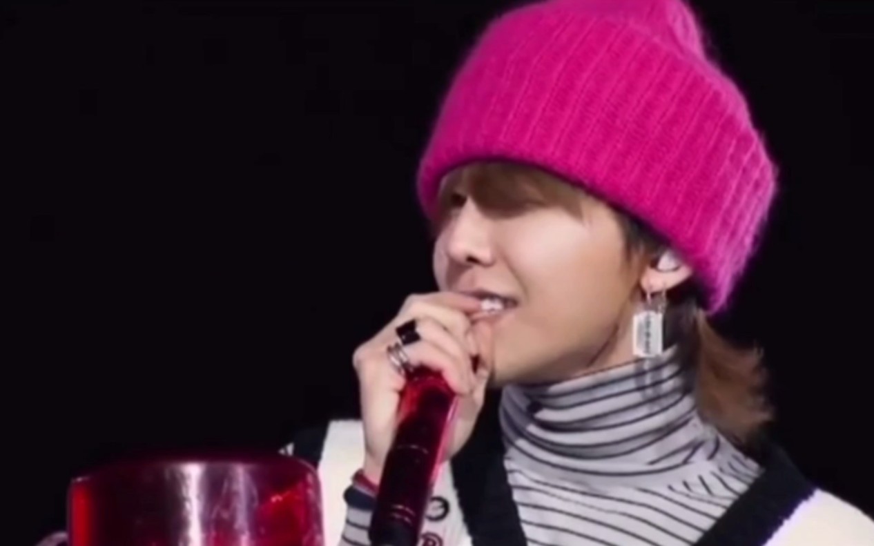 权志龙对粉丝清唱!(即使只有回忆)再唱便是恋爱的感觉!好喜欢呀