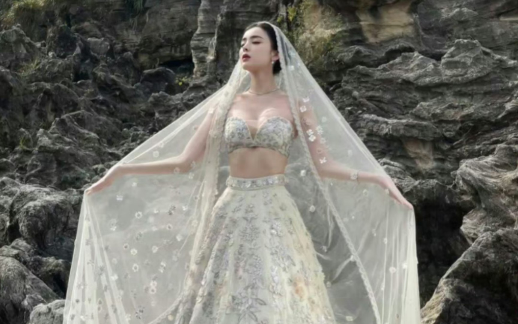 【古力娜扎】elle风尚大典红毯cut 娜扎婚纱造型好美啊,今晚就是要美!