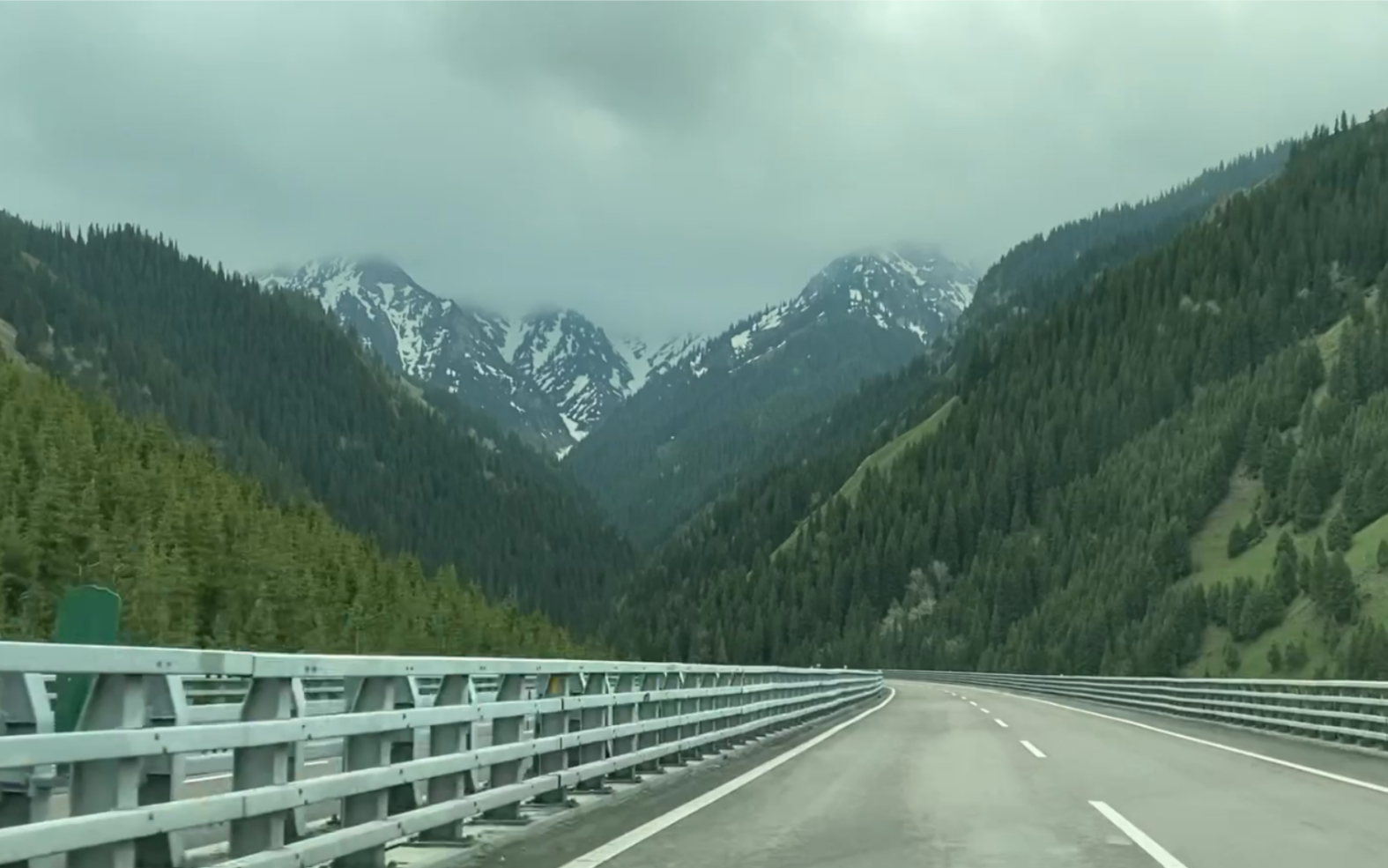 [图]【新疆自驾POV】伊犁五月中 G30连霍高速4163 KM - 4194 KM第一视角 赛里木湖南岸G312上匝道——果子沟主线收费站