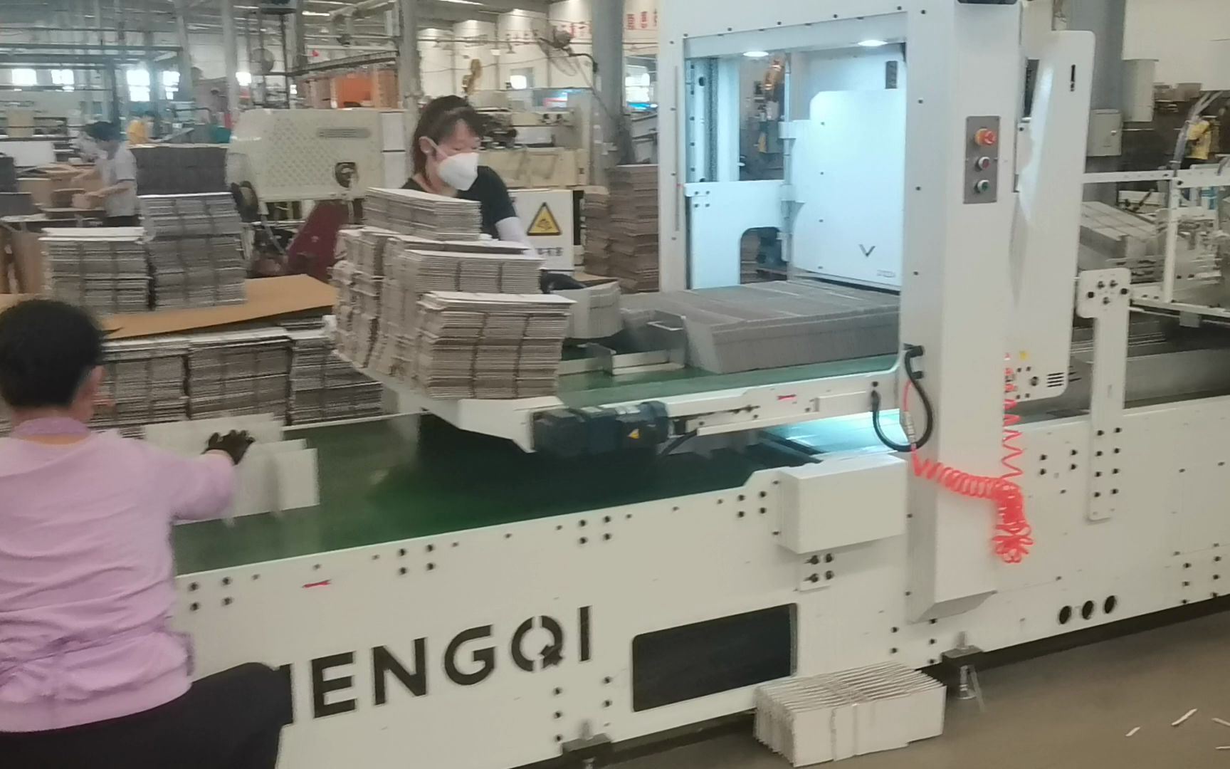 永旗纸板插格机,永旗全自动插格机!昆山永旗工业自动化有限公司!