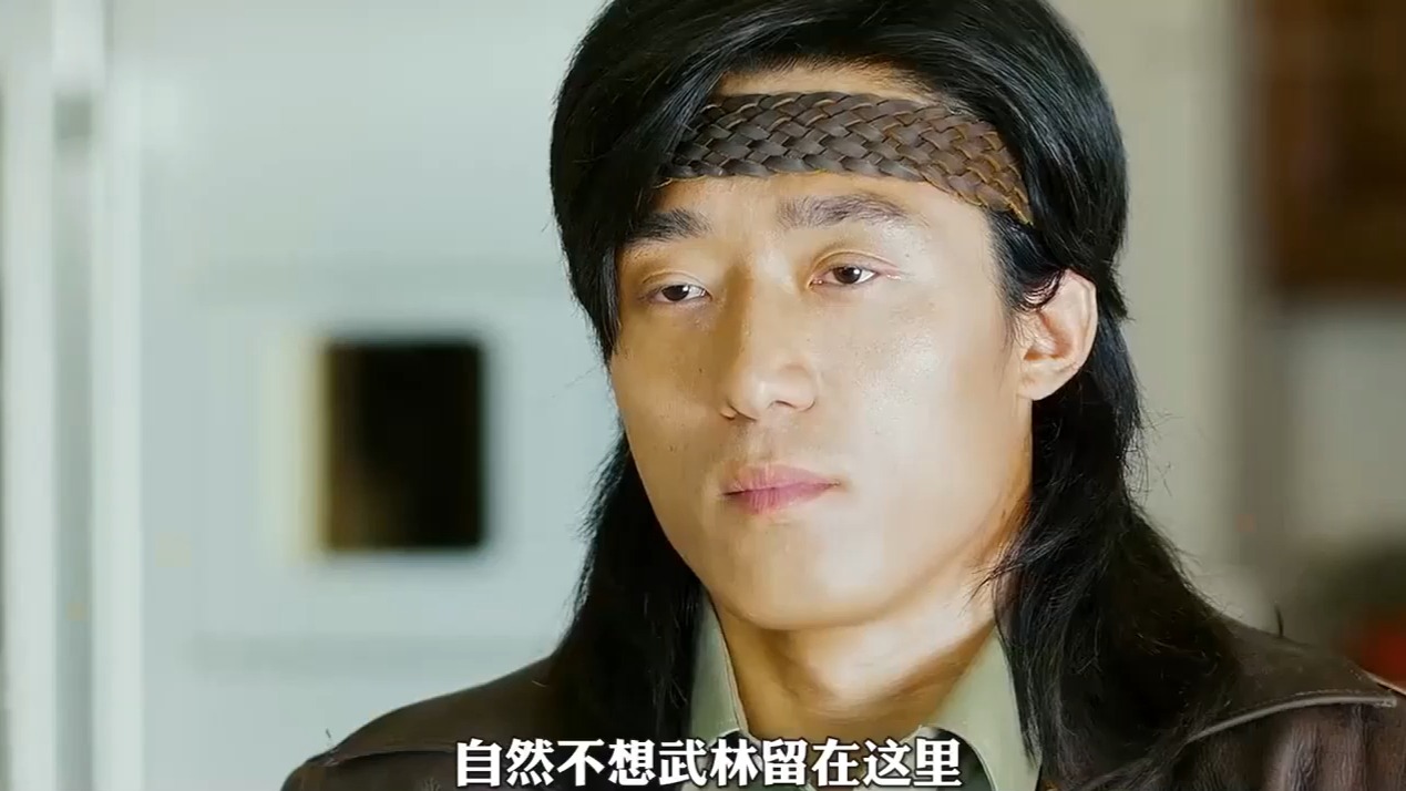 岳松是有真功夫的,不亚于甄子丹,赵文卓,可惜就是火不了