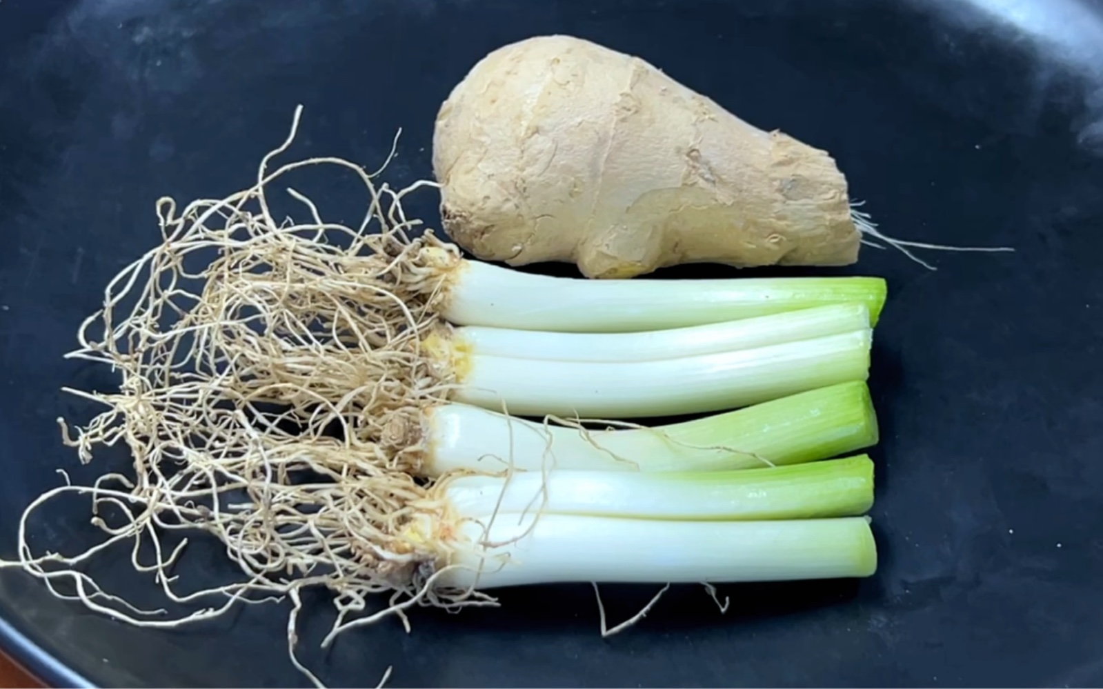 生姜搭配葱须,老祖宗的智慧真厉害,解决了很多人的大烦恼,省钱又实用