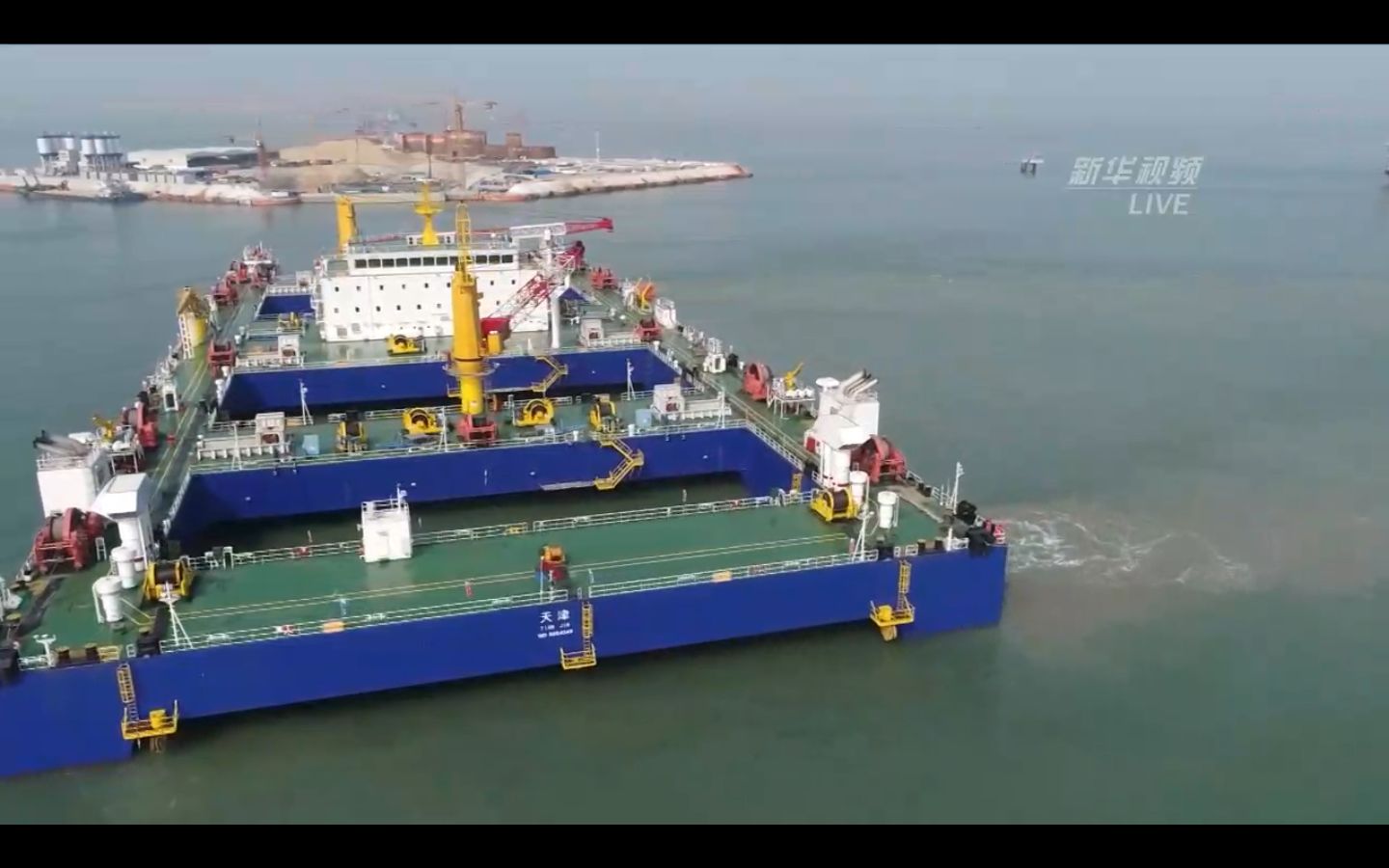 首节海底沉管安装直击大湾区超级工程深海之吻