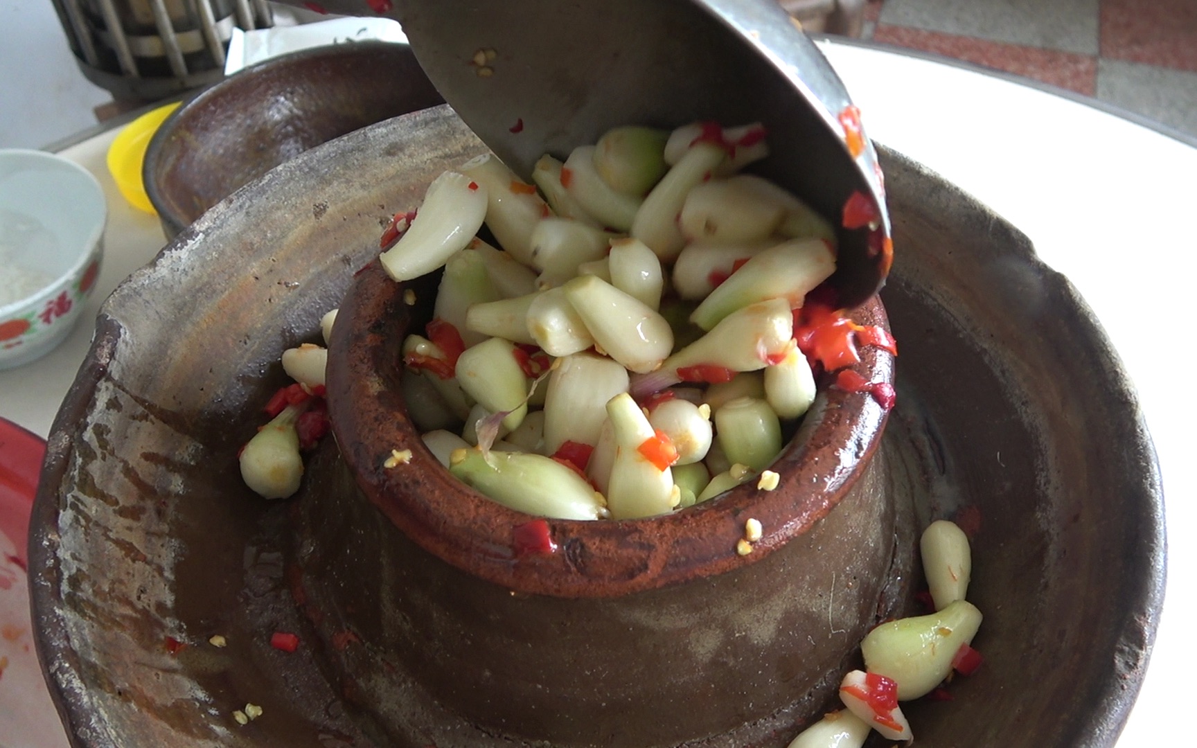 湖南人爱吃的腌蕌头,酸脆开胃下饭,一次做一大坛子不够吃