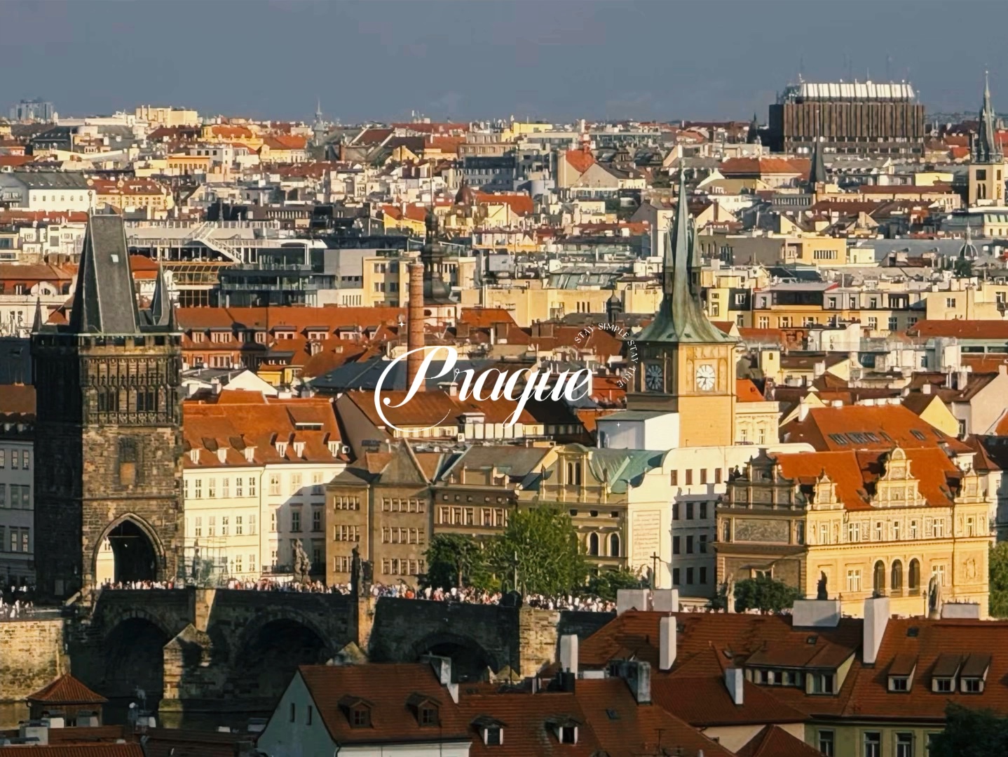 布拉格的黄昏是摩卡色