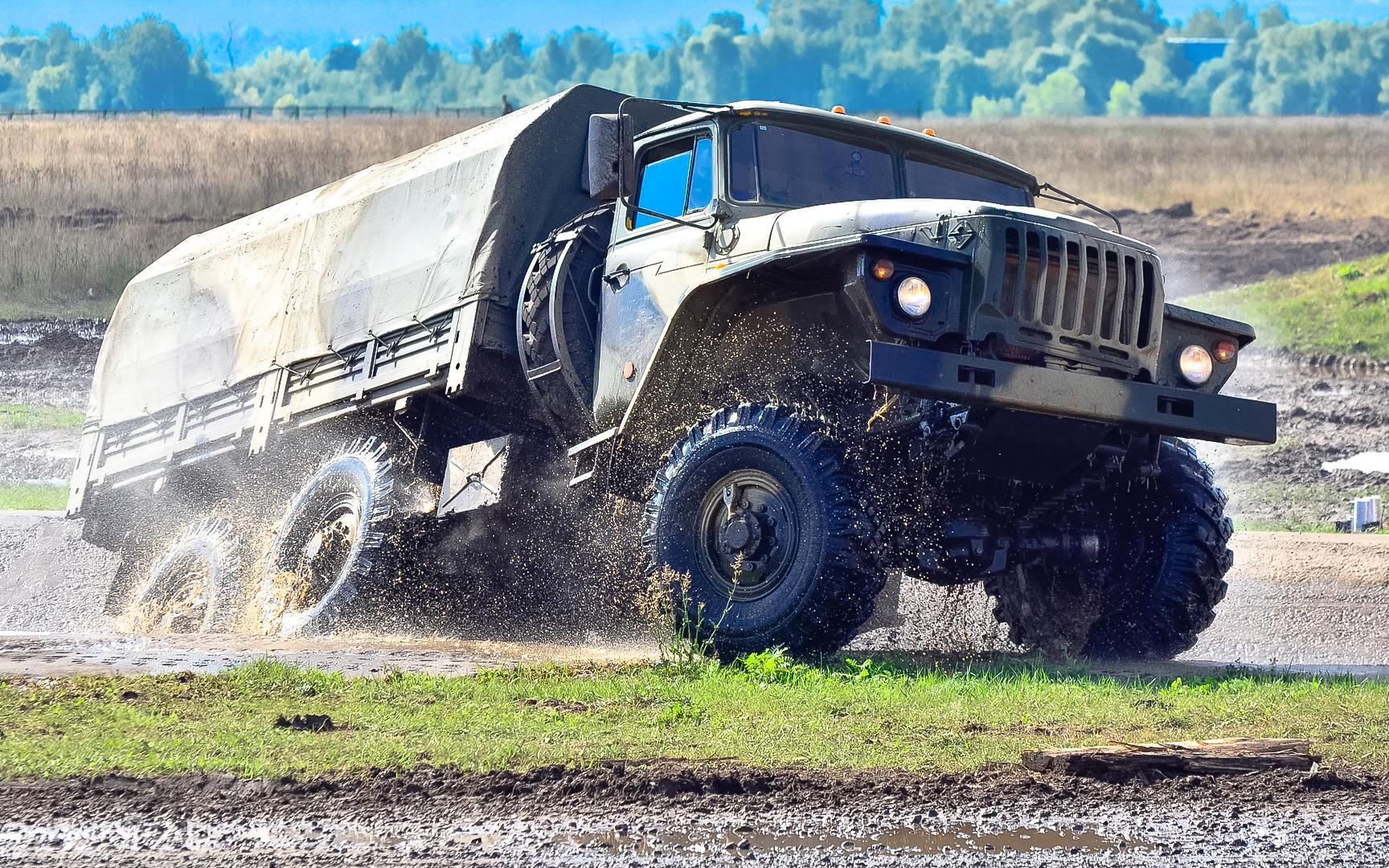 【旋转轮胎】2020版乌拉尔4320纪念型,体验苏联猛兽的威力!