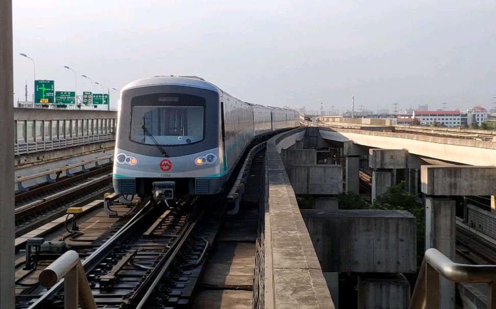 上海地铁16号线16a02型列车(抹茶二世)16058号车逆向离开罗山路站 回