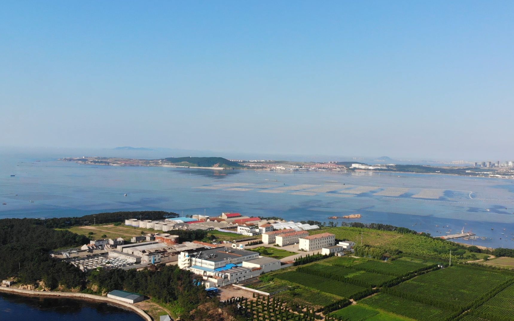 航拍荣成市爱莲湾风景区