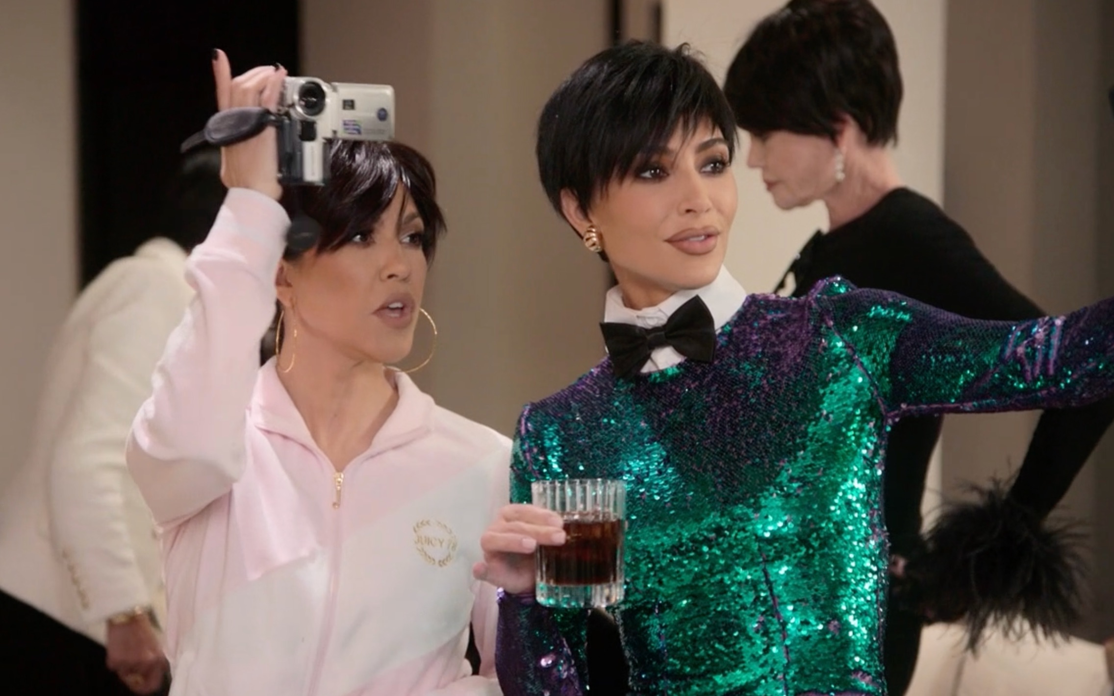 [图]文字幕｜《卡戴珊家族/The Kardashians》_第三季第七集_S03E07_/与卡戴珊同行