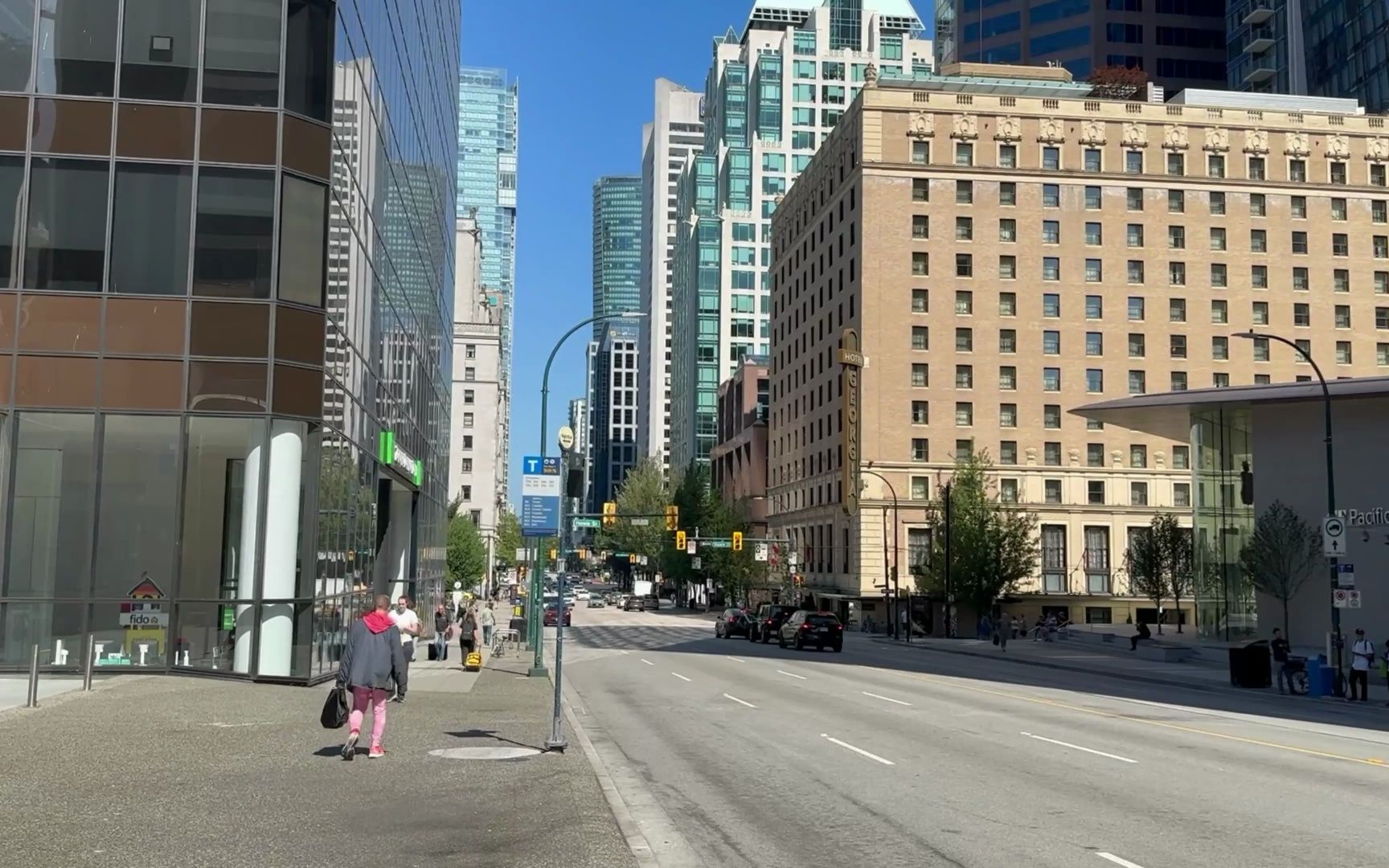 温哥华市区 . 七月街景 , 十字路口