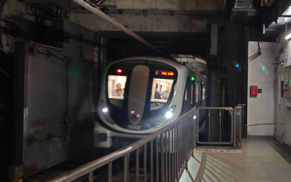 上海地铁15号线车头图片