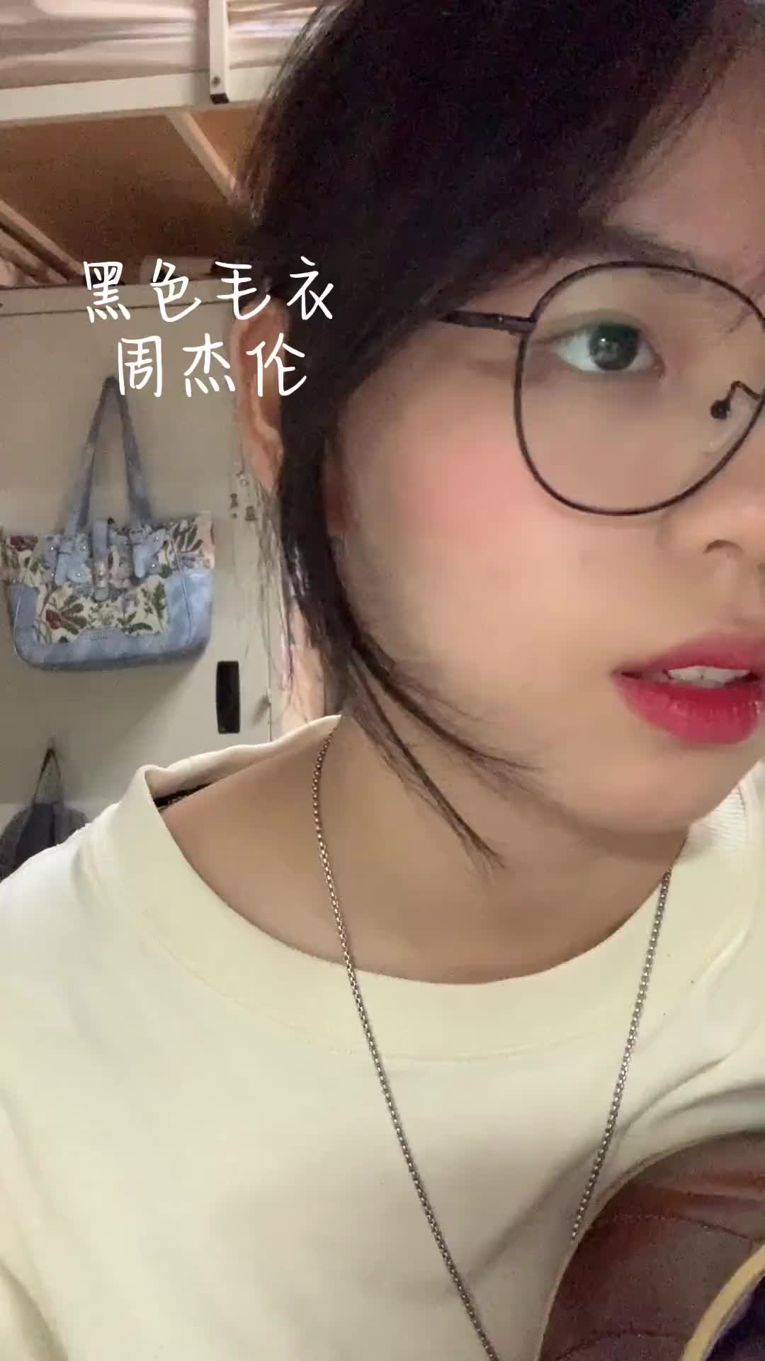 吉他彈唱jay周杰倫黑色毛衣看著那白色的蜻蜓