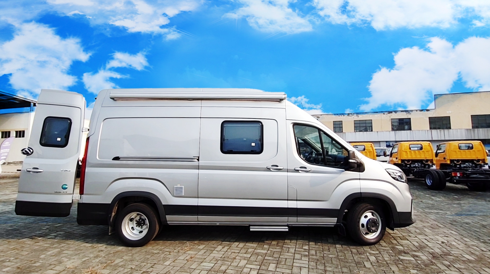 大通v90b型房车,对卡六座横床加吊床